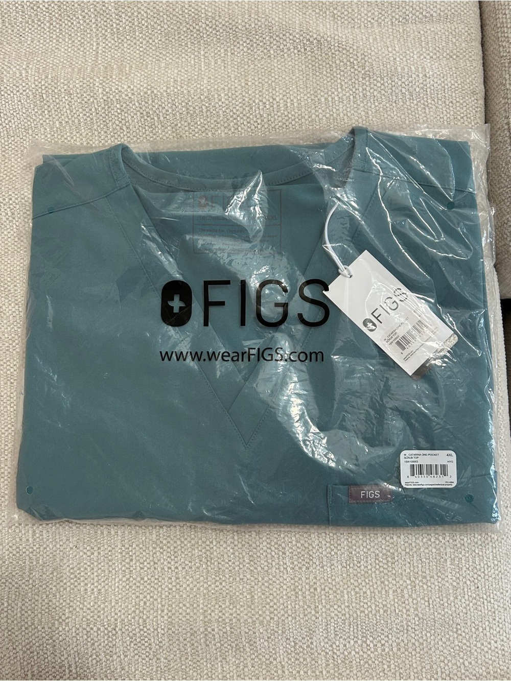 NWT Figs Women’s Catarina One-Pocket Scrub Top. Size 4XL. PO 4994. Color: HYG.